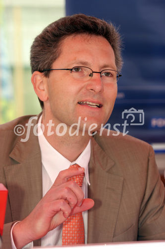 (C) Fotodienst/Anna Rauchenberger - Wien 12.07.2007 - 'Werden mineralische Rohstoffe knapp? Die wirtschaftliche Bedeutung mineralischer Rohstoffe in Österreich un d Osteuropa'. FOTO: DI Markus Stumvoll (Vorstand von Cemex Austria AG)