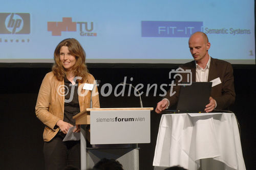 Österreichische Forschungsförderungsgesellschaft GmbH: FIT-IT Semantic Systems and Services. Foto v.li: Doris Reisinger (FIT-IT Semantic Systems Best Project Proposal Award 2005); Michael Granitzer (KNOW-Center)