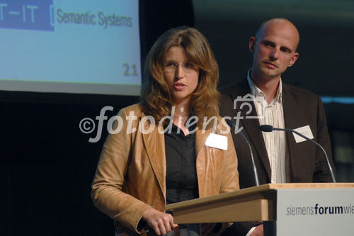 Österreichische Forschungsförderungsgesellschaft GmbH: FIT-IT Semantic Systems and Services. Foto v.li: Doris Reisinger (FIT-IT Semantic Systems Best Project Proposal Award 2005); Michael Granitzer (KNOW-Center)