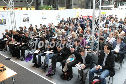 (C) pressetext/Franz Pflügl: Zwei Tage lang geballte Information, Diskussion und Erfahrungsaustausch. Das war die Swiss Online
Marketing in Zürich, wichtigste Messe für digitales Marketing in der Schweiz. Nicht große Namen standen auf dem Programm, sondern großer Nutzen für die zahlreichen Fachbesucher. Kommendes Jahr übersiedelt die Veranstaltung vom Puls 4 auf die Messe in Zürich.