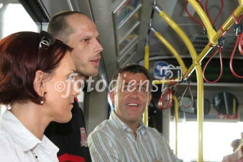 (C) Anna Rauchenberger - Wien 24.05.2007 - Heute wurde der Transport Media Award Mai 2007, eine Initiative der Plattform Out of Home Austria, der Gewista, 3M und buswerbung.at, verliehen. FOTO: Führung durch die Busgarage der Wiener Linien.