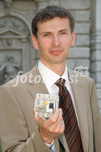 (C) Anna Rauchenberger - Wien 22.05.2007 - Aufklärungskampagne über Schutz- und Verhaltensmaßnahmen und vorsorgenden Brandschutz in Elektroanlagen. FOTO: DI Günter Idinger (GF der Moeller Gebäudeautomation GmbH, ÖVE-Vorstandsmitglied, Mitglied des Vorstands der ESF-Stiftung Elektroschutz).