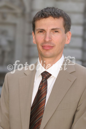 (C) Anna Rauchenberger - Wien 22.05.2007 - Aufklärungskampagne über Schutz- und Verhaltensmaßnahmen und vorsorgenden Brandschutz in Elektroanlagen. FOTO: DI Günter Idinger (GF der Moeller Gebäudeautomation GmbH, ÖVE-Vorstandsmitglied, Mitglied des Vorstands der ESF-Stiftung Elektroschutz).