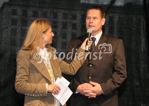 (C) fotodienst/Anna Rauchenberger - Wien 05.05.2007  - Informationsoffensive Prostatakarzinom 'Richtige Männer leben länger'. FOTO: Moderatorin, Dr. Michael Eisenmenger (Präsident des Berufsverband der Österreichischen Urologen).