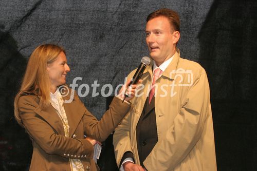 (C) fotodienst/Anna Rauchenberger - Wien 05.05.2007  - Informationsoffensive Prostatakarzinom 'Richtige Männer leben länger'. FOTO v.l.: Moderatorin, Univ.-Prof. Dr. Georg Schatzl (Vorsitzender des Arbeitskreises Prostata).