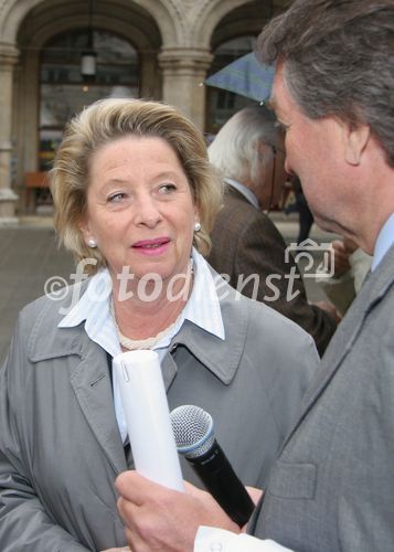 (C) fotodienst/Anna Rauchenberger - Wien 05.05.2007  - Informationsoffensive Prostatakarzinom 'Richtige Männer leben länger'. FOTO: Ursula Stenzel (Bezirksvorsteherin).