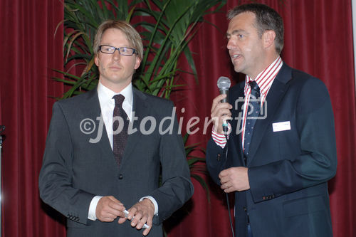 Die Verleihung des Transport Media Awards. Verschiedene Sujets wurden bewertet und prämiert. Foto v.li. na.re: Moderator Serge Falck (Schauspieler); Fred Kendlbacher (Präsident Out of Home) 