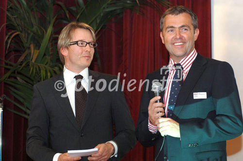 Die Verleihung des Transport Media Awards. Verschiedene Sujets wurden bewertet und prämiert. Foto v.li. na.re: Moderator Serge Falck (Schauspieler); Fred Kendlbacher (Präsident Out of Home) 