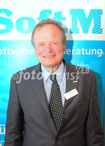 München, 19. April 2007  – Die SoftM Software und Beratung AG erzielte im Geschäfts-jahr 2006 einen Umsatz in Höhe von 83 Mio. Euro (Vj 80,6). Das Konzernergebnis der gewöhnlichen Geschäftstätigkeit (EBT) verringerte sich aufgrund verschiedener Sonder-effekte, vor allem durch Aufwendungen für neue Java-basierende Produktlinien, auf 0,1 Mio. Euro (Vj. 2,1). 
Der Vorstand schlägt der Hauptversammlung vor, für das Jahr 2006 eine Dividende von 0,05 Euro je Aktie (Vj. 0,08) zu zahlen.
Bild Vorstandsvorsitzender Dr. H. Merten 