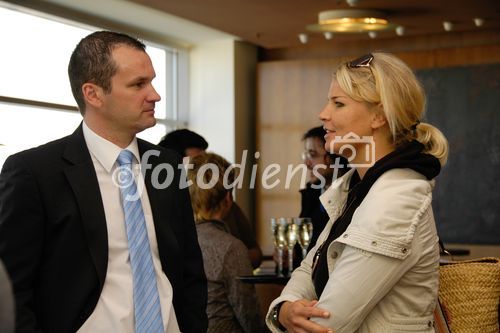 © fotodienst / Katja Hildebrandt - Wien 12.4.2007 - Die Firma HEROLD Business Data GmbH bietet auf ihrer Internetplattform HEROLD.at Luftaufnahmen der neun österreichischen Landeshauptstädte in bisher nie dagewesener Auflösung an. Ein verbesserter Routenplaner ermöglicht u.a. die Darstellung der Route auf einer besonders übersichtlichen Karte oder das Einblenden von Points of Interests. Optionale Darstellung eines Suchergebnisses als Karte, Luftbild oder als Hybrid-Darstellung. Karten können als E-Mail versendet oder in die eigene Website verlinkt werden.
FOTO v.l.n.r: Thomas Friess (Geschäftsführer HEROLD Business Data GmbH) im Gespräch.