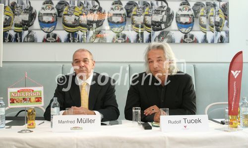 (C) fotodienst/Anna Rauchenberger - Wien 11.04.2007  - Nah&Frisch startet mit 12. April 2007 ein Reiseservice-Angebot. Kooperationspartner ist Vienna International Travel Management. FOTO v.l.: Manfred Müller (GF der Nah&Frisch Marketingservice Ges.m.b.H.) und Rudolf Tucek (Vorstandsvorsitzender Vienna International Hotelmanagement AG).