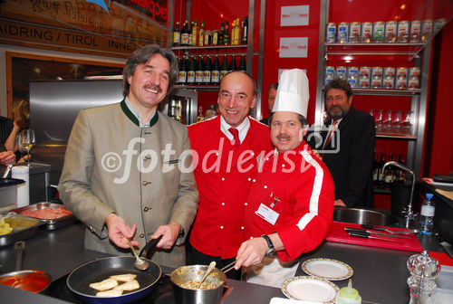 Alles für den Gast - Messezentrum Salzburg
Min. Erwin Buchinger, C+C-Pfeiffer-Chefköche Johann Neuhofer, Peter Legat
www.siebinger.com
                            