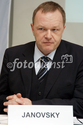 (C)fotodienst/Mag. Daniel Katzinger - Wien 19.02.2007
Pressekonferenz Electrolux Hausgeräte GmbH - Jahresergebnisse 2006
Foto: Alfred Janovsky (Geschäftsführer der Electrolux Hausgeräte GmbH Österreich)