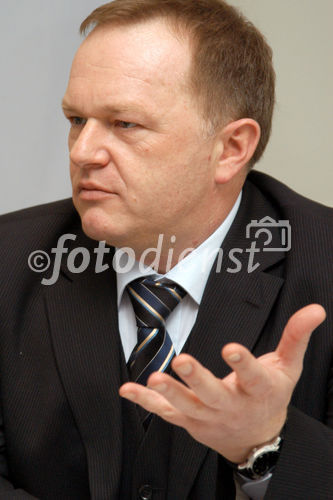 (C)fotodienst/Mag. Daniel Katzinger - Wien 19.02.2007Pressekonferenz Electrolux Hausgeräte GmbH - Jahresergebnisse 2006Foto: Alfred Janovsky (Geschäftsführer der Electrolux Hausgeräte GmbH Österreich)