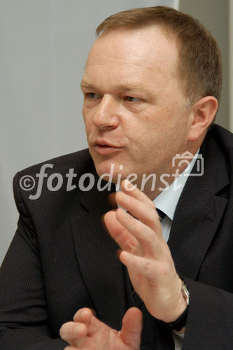 (C)fotodienst/Mag. Daniel Katzinger - Wien 19.02.2007Pressekonferenz Electrolux Hausgeräte GmbH - Jahresergebnisse 2006Foto: Alfred Janovsky (Geschäftsführer der Electrolux Hausgeräte GmbH Österreich)