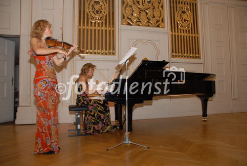 'Duo Albek' - Fiona und Ambra Albek: Benefizkonzert für die Libanonhilfe der Caritas Salzburg 
www.siebinger.com
                            