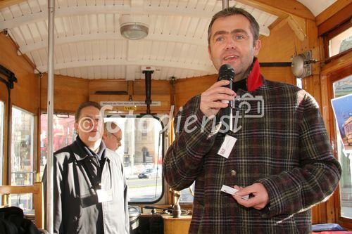 (C) fotodienst/Anna Rauchenberger - Wien 23.11.2006  - Traffic Award November: Ringrundfahrt im historischen Manner-Wagen. FOTO: Fred Kendlbacher (Out of home Austria).