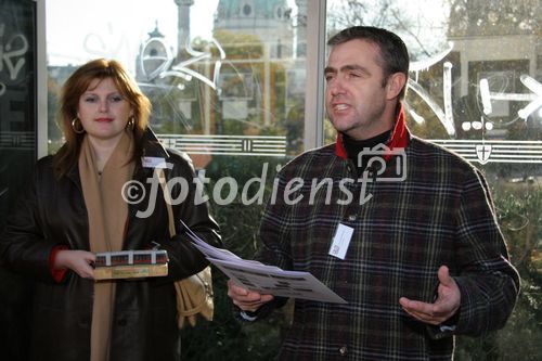 (C) fotodienst/Anna Rauchenberger - Wien 23.11.2006  - Traffic Award November: Ringrundfahrt im historischen Manner-Wagen. FOTO: Mag. Beate Appinger (3M), Fred Kendlbacher (Out of home Austria).