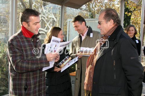 (C) fotodienst/Anna Rauchenberger - Wien 23.11.2006  - Traffic Award November: Ringrundfahrt im historischen Manner-Wagen. FOTO: Fred Kendlbacher (Out of home Austria, links), Walter Pesan (Humboldt Kreativ).