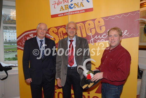 Pressekonferenz Zillertal-Arena. Bild. v.l.: Walter Strasser, Markus Strasser-Stöckl, Dieter Greppl
www.siebinger.com
                            