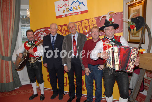 Pressekonferenz Zillertal-Arena. Bild v.l.: Walter Strasser, Markus Strasser-Stöckl, Dieter Greppl - Dupo Montana 
www.siebinger.com
                            