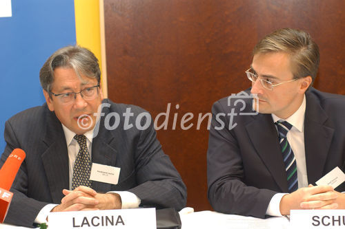 Wirtschaftswachstum der Superlative.  Foto v.li.n.re: BM a.D.Dkfm. Ferdinand Lacina ; Prof.Dr. Josef Schuch (Deloitte Österreich , BA-CA CEE Berater)