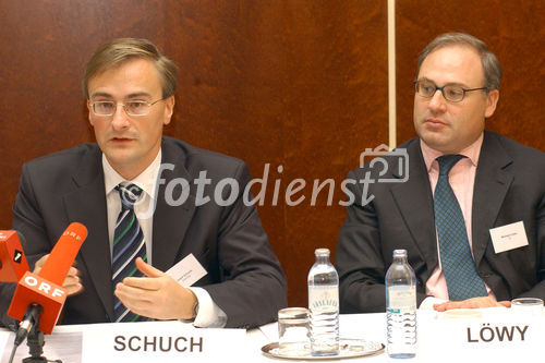 Wirtschaftswachstum der Superlative.  Foto v.li.n.re:  Josef Schuch (Deloitte Österreich , BA-CA CEE Berater);  Mag. Michael Loewy (Federation of the Austrian Industry)                                                            