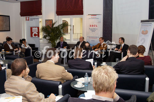 (C)fotodienst/Mag. Daniel Katzinger - Wien 20.11.2006
Wirtschaftskompetenz auf dem Prüfstand 
Präsentation der brisanten Ergebnisse einer aktuellen Bildungsstudie
Foto v.l.: Heinz Herczeg (Human Resources Manager Trenkwalder Personaldienste AG), Univ.-Prof. Dr. Wolfgang Jütte (Professor für Weiterbildungsforschung an der Donau-Universität Krems), Univ.-Prof. Dr. Dr. Gerhard E. Ortner (Vorstandsvorsitzender Kuratorium Wirtschaftskompetenz für Europa e.V.), MMag. Victor Mihalic (CEO EBC*L International) u. Gäste