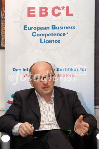 (C)fotodienst/Mag. Daniel Katzinger - Wien 20.11.2006
Wirtschaftskompetenz auf dem Prüfstand 
Präsentation der brisanten Ergebnisse einer aktuellen Bildungsstudie
Foto: Univ.-Prof. Dr. Wolfgang Jütte (Professor für Weiterbildungsforschung an der Donau-Universität Krems)