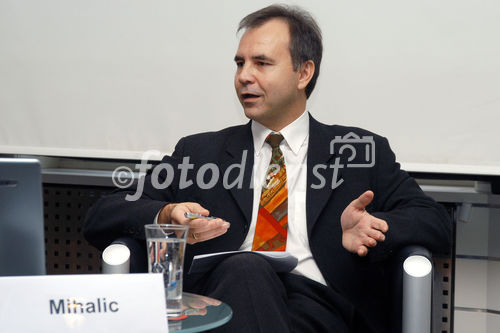 (C)fotodienst/Mag. Daniel Katzinger - Wien 20.11.2006
Wirtschaftskompetenz auf dem Prüfstand 
Präsentation der brisanten Ergebnisse einer aktuellen Bildungsstudie
Foto: MMag. Victor Mihalic (CEO EBC*L International)