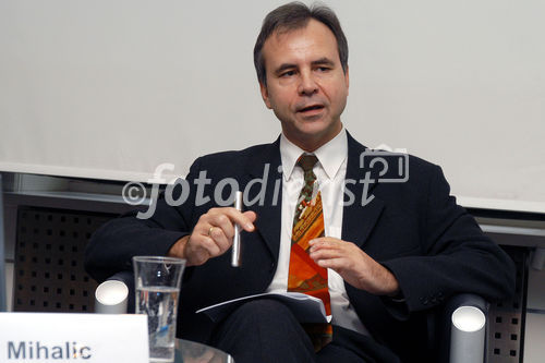 (C)fotodienst/Mag. Daniel Katzinger - Wien 20.11.2006Wirtschaftskompetenz auf dem Prüfstand Präsentation der brisanten Ergebnisse einer aktuellen BildungsstudieFoto: MMag. Victor Mihalic (CEO EBC*L International)