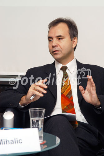 (C)fotodienst/Mag. Daniel Katzinger - Wien 20.11.2006Wirtschaftskompetenz auf dem Prüfstand Präsentation der brisanten Ergebnisse einer aktuellen BildungsstudieFoto: MMag. Victor Mihalic (CEO EBC*L International)