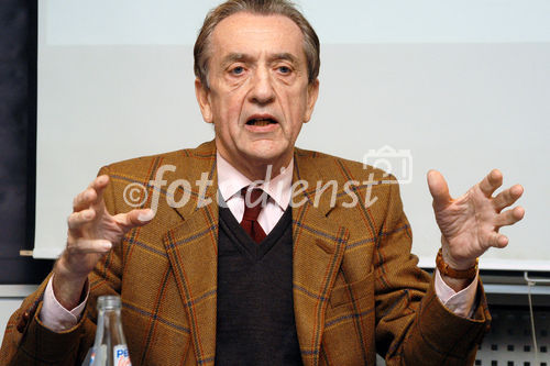 (C)fotodienst/Mag. Daniel Katzinger - Wien 20.11.2006
Wirtschaftskompetenz auf dem Prüfstand 
Präsentation der brisanten Ergebnisse einer aktuellen Bildungsstudie
Foto: Univ.-Prof. Dr. Dr. Gerhard E. Ortner (Vorstandsvorsitzender Kuratorium Wirtschaftskompetenz für Europa e.V.)