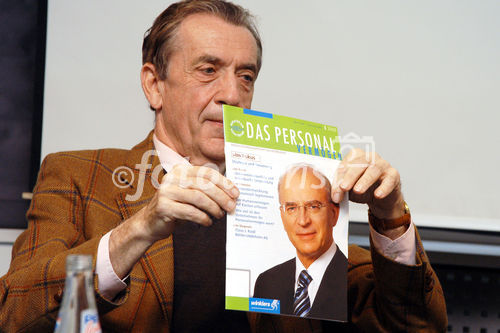 (C)fotodienst/Mag. Daniel Katzinger - Wien 20.11.2006Wirtschaftskompetenz auf dem Prüfstand Präsentation der brisanten Ergebnisse einer aktuellen BildungsstudieFoto: Univ.-Prof. Dr. Dr. Gerhard E. Ortner (Vorstandsvorsitzender Kuratorium Wirtschaftskompetenz für Europa e.V.)