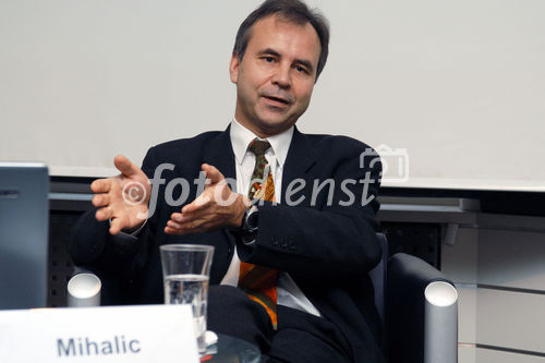 (C)fotodienst/Mag. Daniel Katzinger - Wien 20.11.2006
Wirtschaftskompetenz auf dem Prüfstand 
Präsentation der brisanten Ergebnisse einer aktuellen Bildungsstudie
Foto: MMag. Victor Mihalic (CEO EBC*L International)