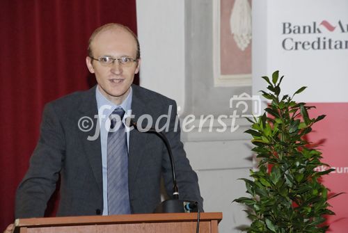 Zehn Jahre Forschungspreis der Bank Austria Creditanstalt: 7.500 Euro für drei junge WissenschafterInnen der Uni Graz

Ein Jubiläum feiert heuer der Forschungspreis der Bank Austria Creditanstalt. Am 20. November 2006 wurde die Auszeichnung zum zehnten Mal an NachwuchswissenschafterInnen verschiedener Fakultäten der Karl-Franzens-Universität vergeben. Prämiert werden besonders aktuelle, innovative oder praxisnahe Arbeiten im Rahmen einer Dissertation oder eines Projektes. Drei junge ForscherInnen teilen sich das begehrte Stipendium, dotiert mit insgesamt 7.500 Euro.

Rektor Univ.-Prof. Dr. Alfred Gutschelhofer lobte bei der feierlichen Verleihung im Festsaal des Meerscheinschlosses die ausgezeichneten wissenschaftlichen Leistungen der PreisträgerInnen Mag. Claudia Hirschmann, Mag. Michael Laner und Dr. Human-Friedrich Unterrainer und dankte der Bank Austria Creditanstalt für die langjährige Unterstützung. 
