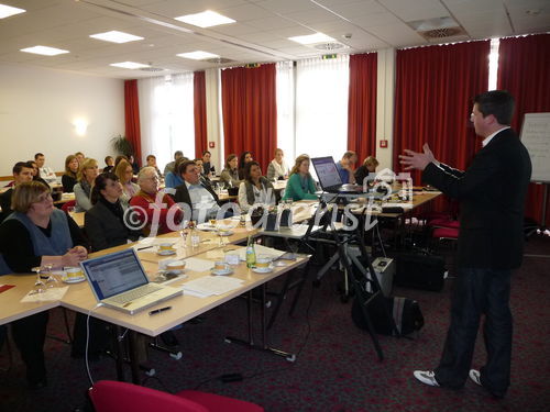 Workshop-Besucherinnen in Hamburg, Torsten Panzer von Buzzer Germany