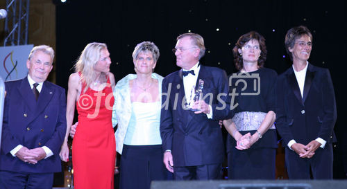 Preisverleihung sportliches Lebenswerk an Manfred Germar.

Dr. Walther Tröger, Andrea Kahoff, Dr. Britta Siegers, Manfred Germar, Ulrike Mayfarth, Brigtte Kraus (v. l.)