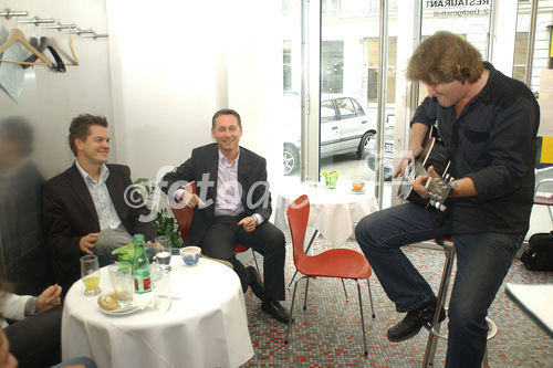 Musik tanken im Klangmuseum. Foto v.li.:  Uwe Hofer (Managing Partner - Exocet interact); Simon K.Posch (Direktor, Geschäftsführer - Haus der Musik); Heli Deinböck (Wiener Songwriter; Kabarettist)                               