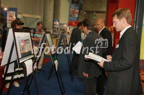 (C) fotodienst/Anna Rauchenberger - Wien 28.09.2006 - Traffic Award:  Preisverleihung zur besten Verkehrsmittelkampagne Österreichs . FOTO: Jury bei der Bewertung der eingereichten Projekte.