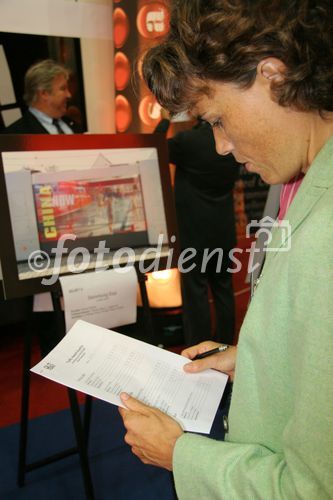 (C) fotodienst/Anna Rauchenberger - Wien 28.09.2006 - Traffic Award:  Preisverleihung zur besten Verkehrsmittelkampagne Österreichs . FOTO: Jury bei der Bewertung der eingereichten Projekte.