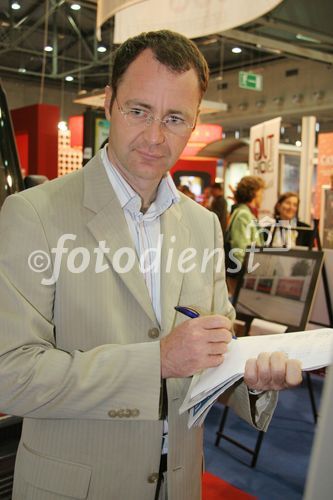 (C) fotodienst/Anna Rauchenberger - Wien 28.09.2006 - Traffic Award:  Preisverleihung zur besten Verkehrsmittelkampagne Österreichs . FOTO: Jury bei der Bewertung der eingereichten Projekte.