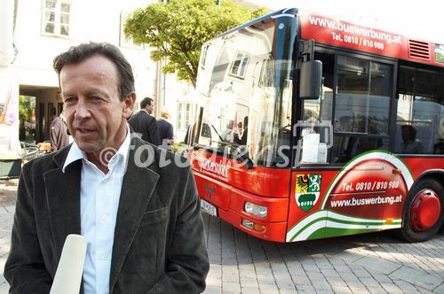 (c) fotodienst/Dan Carabas - Purkersdorf 22.09.06 - Vorstellung des Gemeindebusses Purkersdorf  - FOTO: Herr KR Karl Javurek, Generaldirektion der Gewista