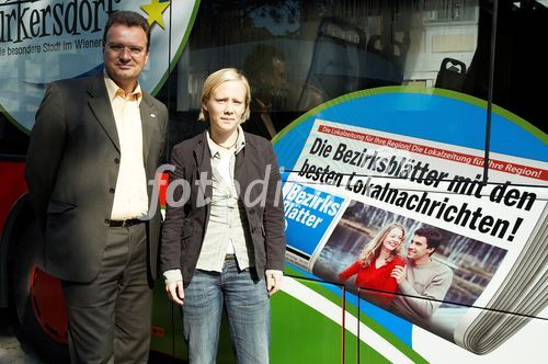 (c) fotodienst/Dan Carabas - Purkersdorf 22.09.06 - Vorstellung des Gemeindebusses Purkersdorf  - FOTO: Bgm. Mag. Karl Schlögl und Werbebetriebe