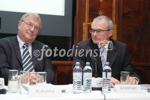 (C)fotodienst/Mag. Daniel Katzinger - Wien 22.09.2006,
Die VAV Versicherung und der Verkehrsstaatssekretär Mag. Helmut Kukacka präsentieren die Umfrage 