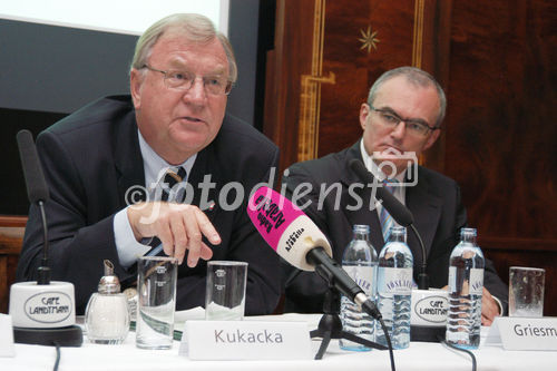 (C)fotodienst/Mag. Daniel Katzinger - Wien 22.09.2006,
Die VAV Versicherung und der Verkehrsstaatssekretär Mag. Helmut Kukacka präsentieren die Umfrage 