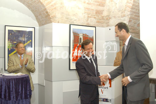 Auszeichnung des kreativsten und plakativsten Kultur -oder Imageplakates des Jahres. Foto: v.li.na.re. Frietz von Friedl (Schauspieler); KR Karl Javurek (Generaldirektor Gewista); Dr. Andreas Mailath-Pokorny (Kulturstadtrat)                                                           