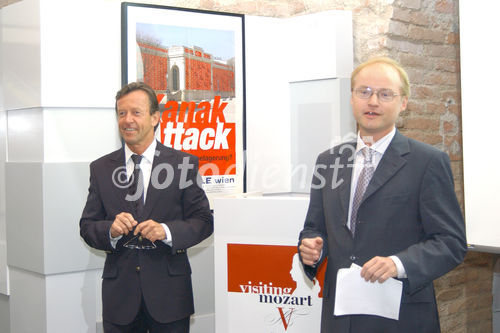 Auszeichnung des kreativsten und plakativsten Kultur -oder Imageplakates des Jahres. Foto: v.li.na.re. KR Karl Javurek (Generaldirektor Gewista); Dir. Vitek (Mozarthaus)