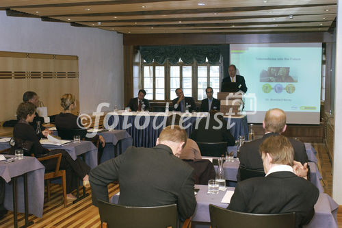 Avalis Telemedicine AG stellt mit 'Go-Asthma'-System Weltneuheit vor. Bild: Medienkonferenz im  Hotel Widder