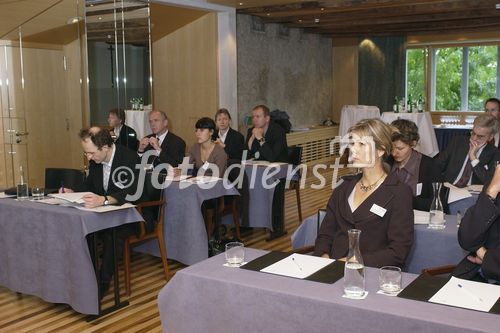 Avalis Telemedicine AG stellt mit 'Go-Asthma'-System Weltneuheit vor. Bild: Medienkonferenz im Hotel Widder